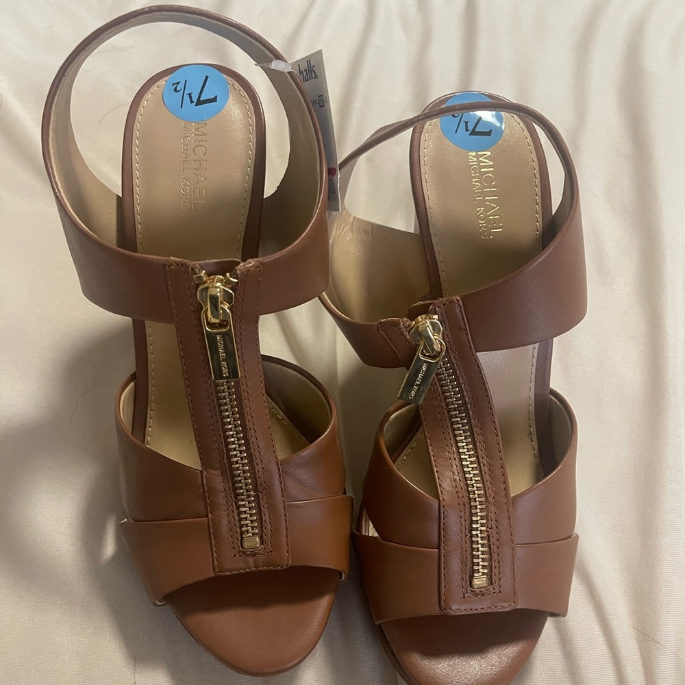 New MICHAEL Michael Kors Berkeley T Strap 7.5!
